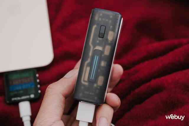 Trên tay pin dự phòng Xiaomi "quốc dân": Thiết kế siêu nhỏ gọn, nhiều màu sắc, dung lượng 10.000mAh 33W, giá sale chỉ hơn 300.000 đồng- Ảnh 9. Trên tay pin dự phòng Xiaomi "quốc dân": Thiết kế siêu nhỏ gọn, nhiều màu sắc, dung lượng 10.000mAh 33W, giá sale chỉ hơn 300.000 đồng- Ảnh 9.
