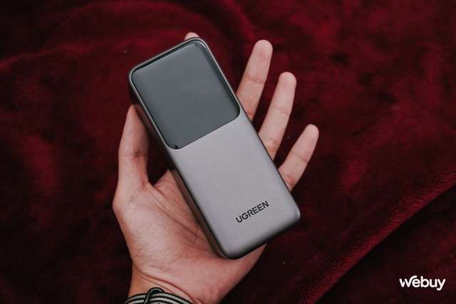 Đây là pin dự phòng 20.000mAh, công suất 130W: Thiết kế cực nhỏ gọn, tích hợp cả màn hình, sạc được cả laptop mà giá chỉ hơn 1 triệu đồng- Ảnh 3. Đây là pin dự phòng 20.000mAh, công suất 130W: Thiết kế cực nhỏ gọn, tích hợp cả màn hình, sạc được cả laptop mà giá chỉ hơn 1 triệu đồng- Ảnh 3.