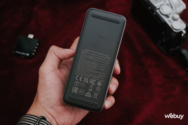 Đây là pin dự phòng 20.000mAh, công suất 130W: Thiết kế cực nhỏ gọn, tích hợp cả màn hình, sạc được cả laptop mà giá chỉ hơn 1 triệu đồng- Ảnh 5. Đây là pin dự phòng 20.000mAh, công suất 130W: Thiết kế cực nhỏ gọn, tích hợp cả màn hình, sạc được cả laptop mà giá chỉ hơn 1 triệu đồng- Ảnh 5.