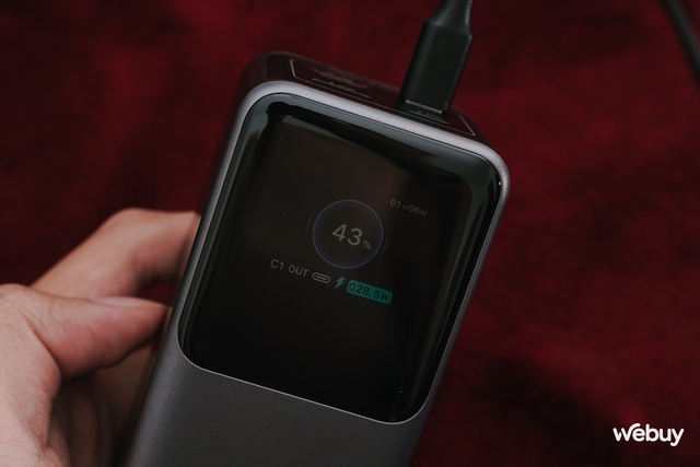 Đây là pin dự phòng 20.000mAh, công suất 130W: Thiết kế cực nhỏ gọn, tích hợp cả màn hình, sạc được cả laptop mà giá chỉ hơn 1 triệu đồng- Ảnh 6. Đây là pin dự phòng 20.000mAh, công suất 130W: Thiết kế cực nhỏ gọn, tích hợp cả màn hình, sạc được cả laptop mà giá chỉ hơn 1 triệu đồng- Ảnh 6.