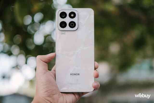 Trên tay smartphone chính hãng giá dưới 5 triệu đồng đáng mua: Camera 108MP, pin 6.000mAh mà lại còn được tặng cả vòng đeo tay thông minh