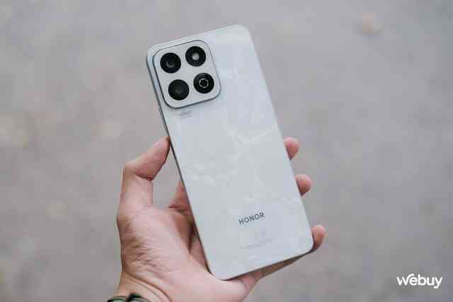 Trên tay smartphone chính hãng giá dưới 5 triệu đồng đáng mua: Camera 108MP, pin 6.000mAh mà lại còn được tặng cả vòng đeo tay thông minh- Ảnh 3. Trên tay smartphone chính hãng giá dưới 5 triệu đồng đáng mua: Camera 108MP, pin 6.000mAh mà lại còn được tặng cả vòng đeo tay thông minh- Ảnh 3.