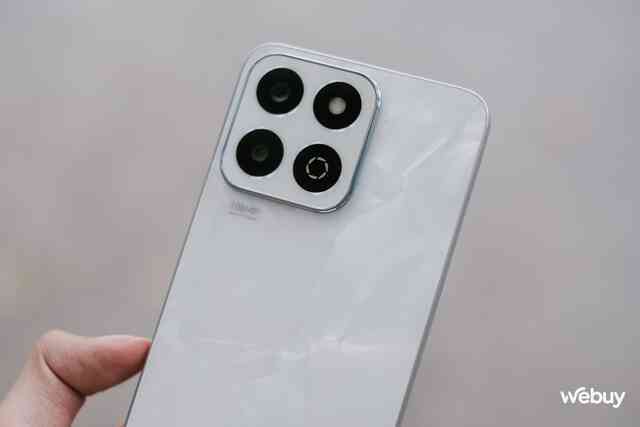 Trên tay smartphone chính hãng giá dưới 5 triệu đồng đáng mua: Camera 108MP, pin 6.000mAh mà lại còn được tặng cả vòng đeo tay thông minh- Ảnh 5. Trên tay smartphone chính hãng giá dưới 5 triệu đồng đáng mua: Camera 108MP, pin 6.000mAh mà lại còn được tặng cả vòng đeo tay thông minh- Ảnh 5.