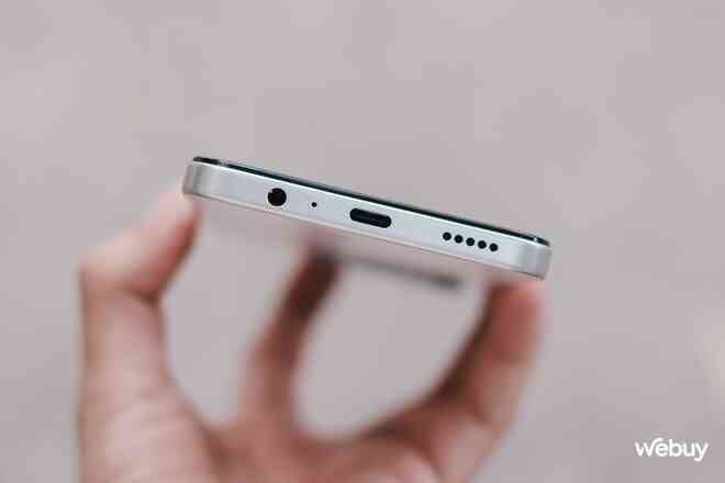 Trên tay smartphone chính hãng giá dưới 5 triệu đồng đáng mua: Camera 108MP, pin 6.000mAh mà lại còn được tặng cả vòng đeo tay thông minh- Ảnh 10. Trên tay smartphone chính hãng giá dưới 5 triệu đồng đáng mua: Camera 108MP, pin 6.000mAh mà lại còn được tặng cả vòng đeo tay thông minh- Ảnh 10.