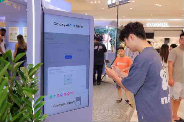 Giới trẻ Hà thành phát sốt với Interactive Galaxy AI Cafe, lý do là bởi tính năng này- Ảnh 2. Giới trẻ Hà thành phát sốt với Interactive Galaxy AI Cafe, lý do là bởi tính năng này- Ảnh 2.