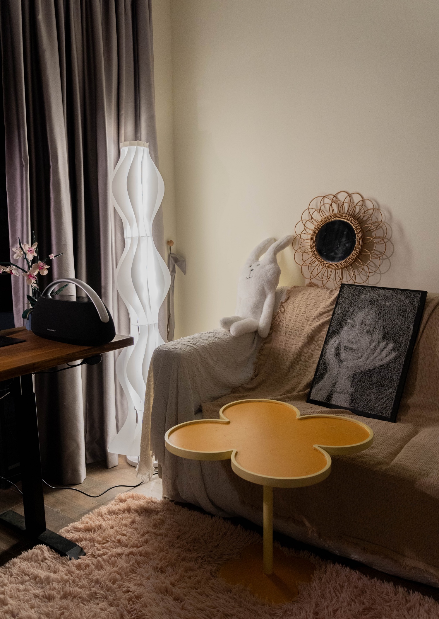 Cô gái Hà Nội đam mê decor góc làm việc tại nhà: Xinh xắn điệu đà nhưng vẫn nhiều công năng, có cả chỗ ngồi chill như quán cà phê- Ảnh 9. Cô gái Hà Nội đam mê decor góc làm việc tại nhà: Xinh xắn điệu đà nhưng vẫn nhiều công năng, có cả chỗ ngồi chill như quán cà phê- Ảnh 9.