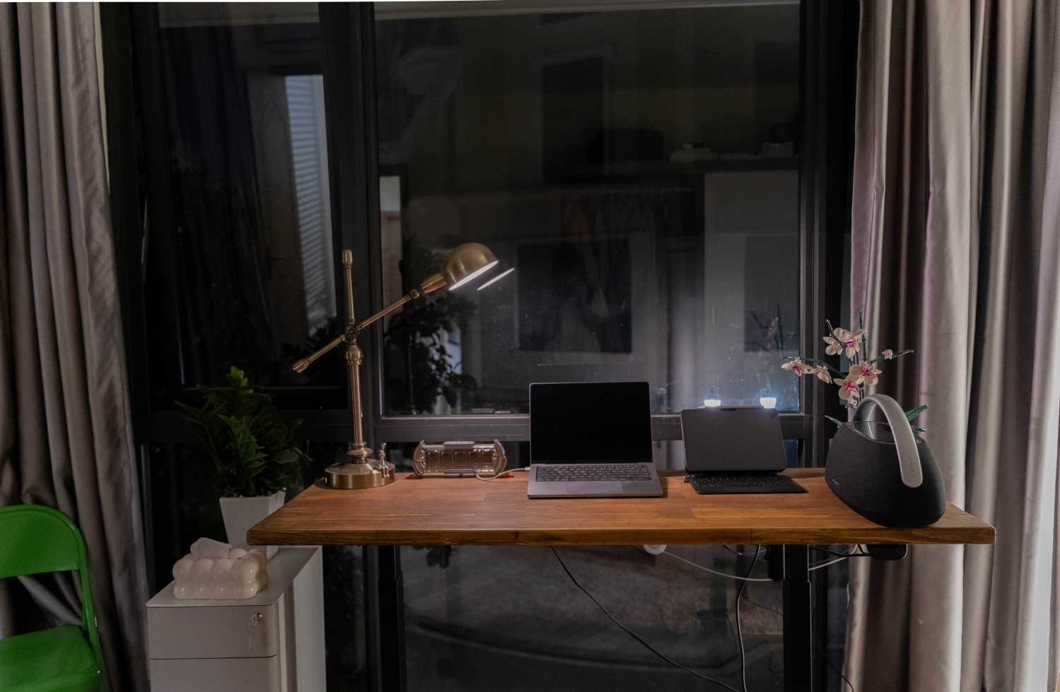 Cô gái Hà Nội đam mê decor góc làm việc tại nhà: Xinh xắn điệu đà nhưng vẫn nhiều công năng, có cả chỗ ngồi chill như quán cà phê- Ảnh 10. Cô gái Hà Nội đam mê decor góc làm việc tại nhà: Xinh xắn điệu đà nhưng vẫn nhiều công năng, có cả chỗ ngồi chill như quán cà phê- Ảnh 10.