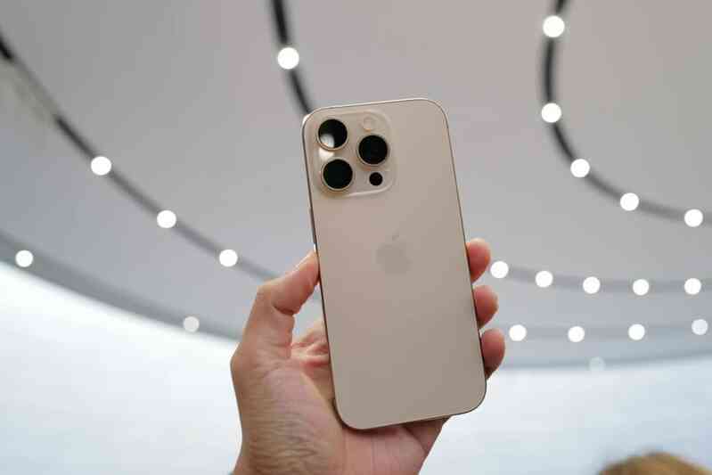 Người Việt chi 5.000 tỷ đồng mua iPhone 16- Ảnh 2. Người Việt chi 5.000 tỷ đồng mua iPhone 16- Ảnh 2.