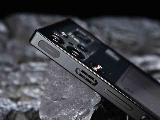 Cận cảnh smartphone chơi game pin 7.050mAh, camera ẩn màn hình, chip Snapdragon 8 Elite cực mạnh, giá ngang iPhone 16- Ảnh 9. Cận cảnh smartphone chơi game pin 7.050mAh, camera ẩn màn hình, chip Snapdragon 8 Elite cực mạnh, giá ngang iPhone 16- Ảnh 9.
