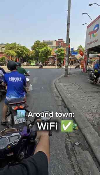 Nói du lịch Việt Nam wifi rất tệ, hai khách Tây nỗ lực chứng minh bạn đã lầm to, đến cả đồng lúa còn có mạng để dùng- Ảnh 4. Nói du lịch Việt Nam wifi rất tệ, hai khách Tây nỗ lực chứng minh bạn đã lầm to, đến cả đồng lúa còn có mạng để dùng- Ảnh 4.
