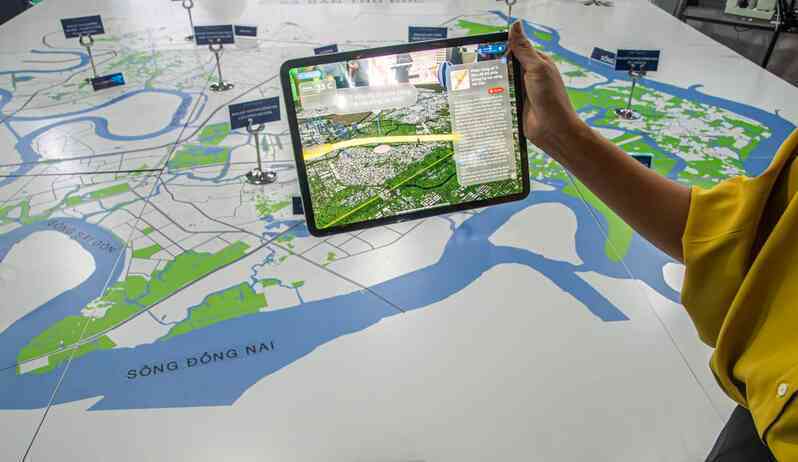 Gọi những người không ‘khiếp sợ’ AI là xHuman, ông Hoàng Nam Tiến trấn an: AI không cướp việc, chỉ người giỏi AI mới cướp việc- Ảnh 3. Gọi những người không ‘khiếp sợ’ AI là xHuman, ông Hoàng Nam Tiến trấn an: AI không cướp việc, chỉ người giỏi AI mới cướp việc- Ảnh 3.