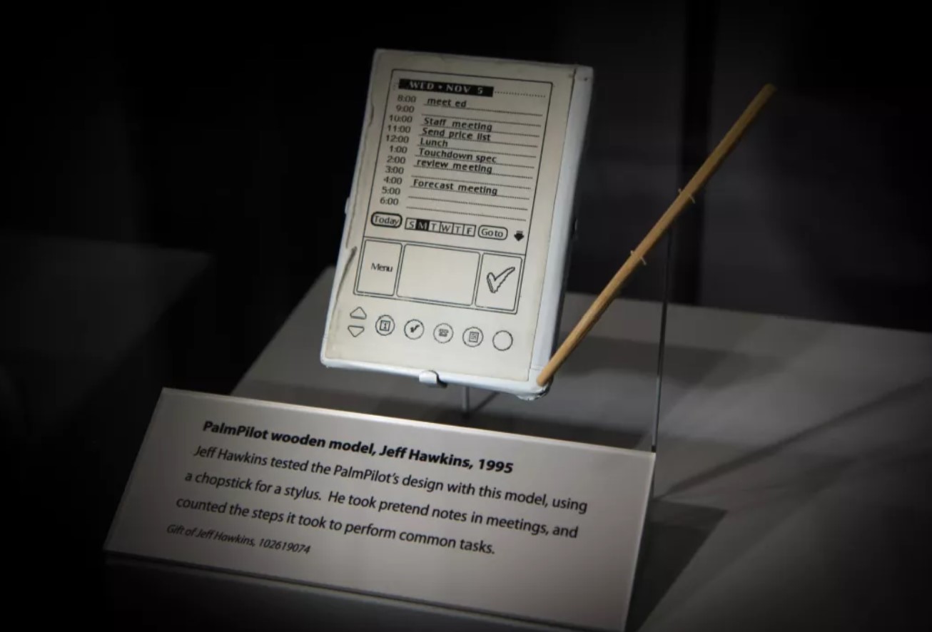 Palm Pilot: Từ ý tưởng trên khối gỗ trở thành thiết bị huyền thoại khiến Apple phải thay đổi- Ảnh 3. Palm Pilot: Từ ý tưởng trên khối gỗ trở thành thiết bị huyền thoại khiến Apple phải thay đổi- Ảnh 3.