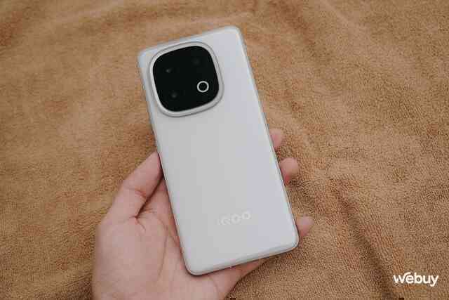 Flagship giờ rẻ như điện thoại tầm trung: Giá hơn 14 triệu nhưng có Snapdragon 8 Elite "3 triệu điểm AnTuTu", chống nước IP69, vân tay siêu âm, pin 6.150mAh- Ảnh 4. Flagship giờ rẻ như điện thoại tầm trung: Giá hơn 14 triệu nhưng có Snapdragon 8 Elite "3 triệu điểm AnTuTu", chống nước IP69, vân tay siêu âm, pin 6.150mAh- Ảnh 4.