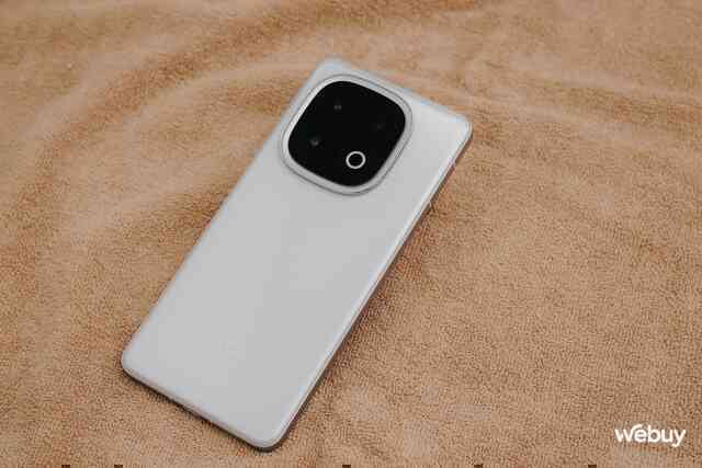 Flagship giờ rẻ như điện thoại tầm trung: Giá hơn 14 triệu nhưng có Snapdragon 8 Elite "3 triệu điểm AnTuTu", chống nước IP69, vân tay siêu âm, pin 6.150mAh- Ảnh 5. Flagship giờ rẻ như điện thoại tầm trung: Giá hơn 14 triệu nhưng có Snapdragon 8 Elite "3 triệu điểm AnTuTu", chống nước IP69, vân tay siêu âm, pin 6.150mAh- Ảnh 5.