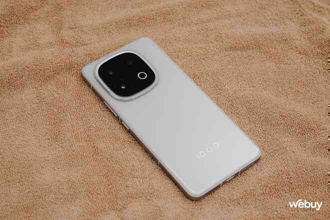 Flagship giờ rẻ như điện thoại tầm trung: Giá hơn 14 triệu nhưng có Snapdragon 8 Elite "3 triệu điểm AnTuTu", chống nước IP69, vân tay siêu âm, pin 6.150mAh- Ảnh 8. Flagship giờ rẻ như điện thoại tầm trung: Giá hơn 14 triệu nhưng có Snapdragon 8 Elite "3 triệu điểm AnTuTu", chống nước IP69, vân tay siêu âm, pin 6.150mAh- Ảnh 8.