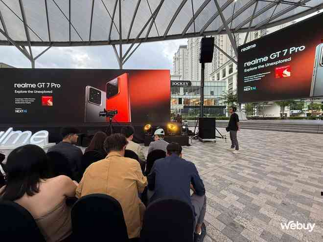 realme GT 7 Pro ra mắt quốc tế: Chip Snapdragon 8 Elite, pin 6.500mAh, chống nước IP69, sẽ sớm bán ở thị trường Việt Nam?- Ảnh 2. realme GT 7 Pro ra mắt quốc tế: Chip Snapdragon 8 Elite, pin 6.500mAh, chống nước IP69, sẽ sớm bán ở thị trường Việt Nam?- Ảnh 2.