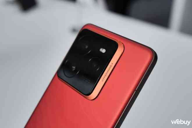 Trên tay realme GT7 Pro với thiết kế mới: Snapdragon 8 Elite cực mạnh, pin siêu khủng 6.500mAh, có một nâng cấp đáng giá sẽ thành xu hướng của năm sau- Ảnh 7. Trên tay realme GT7 Pro với thiết kế mới: Snapdragon 8 Elite cực mạnh, pin siêu khủng 6.500mAh, có một nâng cấp đáng giá sẽ thành xu hướng của năm sau- Ảnh 7.