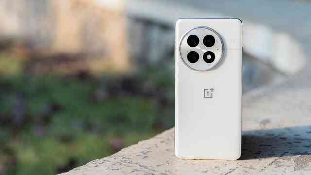 Ảnh thực tế đối thủ "nặng ký" của Xiaomi 15: Mặt lưng giả da, Snapdragon 8 Elite cực mạnh, chống nước IP69, pin 6.000mAh, giá 15,9 triệu đồng- Ảnh 15. Ảnh thực tế đối thủ "nặng ký" của Xiaomi 15: Mặt lưng giả da, Snapdragon 8 Elite cực mạnh, chống nước IP69, pin 6.000mAh, giá 15,9 triệu đồng- Ảnh 15.