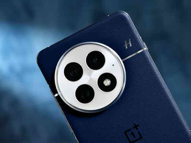 Ảnh thực tế đối thủ "nặng ký" của Xiaomi 15: Mặt lưng giả da, Snapdragon 8 Elite cực mạnh, chống nước IP69, pin 6.000mAh, giá 15,9 triệu đồng- Ảnh 17. Ảnh thực tế đối thủ "nặng ký" của Xiaomi 15: Mặt lưng giả da, Snapdragon 8 Elite cực mạnh, chống nước IP69, pin 6.000mAh, giá 15,9 triệu đồng- Ảnh 17.