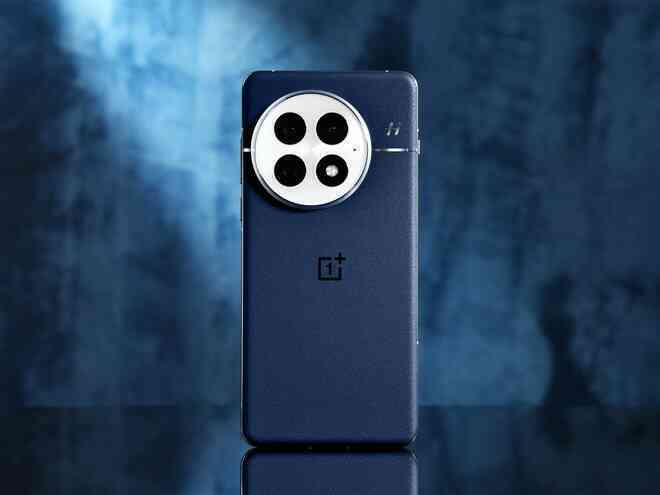 Ảnh thực tế đối thủ "nặng ký" của Xiaomi 15: Mặt lưng giả da, Snapdragon 8 Elite cực mạnh, chống nước IP69, pin 6.000mAh, giá 15,9 triệu đồng- Ảnh 19. Ảnh thực tế đối thủ "nặng ký" của Xiaomi 15: Mặt lưng giả da, Snapdragon 8 Elite cực mạnh, chống nước IP69, pin 6.000mAh, giá 15,9 triệu đồng- Ảnh 19.