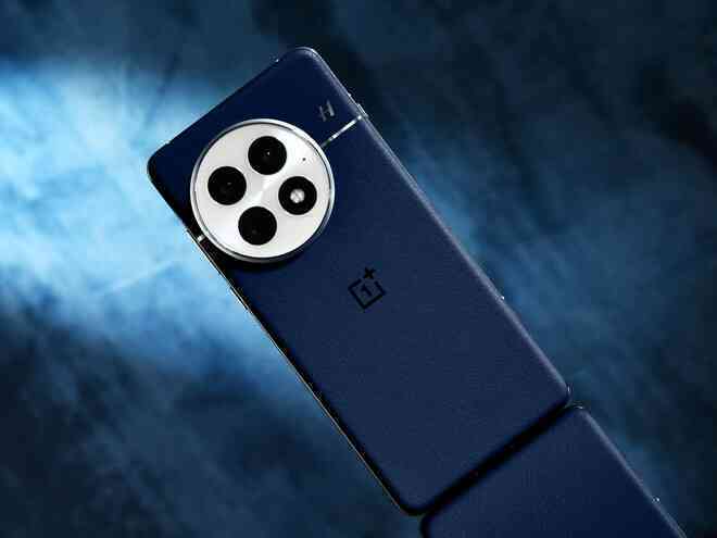 Ảnh thực tế đối thủ "nặng ký" của Xiaomi 15: Mặt lưng giả da, Snapdragon 8 Elite cực mạnh, chống nước IP69, pin 6.000mAh, giá 15,9 triệu đồng- Ảnh 25. Ảnh thực tế đối thủ "nặng ký" của Xiaomi 15: Mặt lưng giả da, Snapdragon 8 Elite cực mạnh, chống nước IP69, pin 6.000mAh, giá 15,9 triệu đồng- Ảnh 25.
