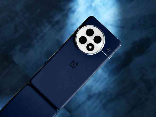 Ảnh thực tế đối thủ "nặng ký" của Xiaomi 15: Mặt lưng giả da, Snapdragon 8 Elite cực mạnh, chống nước IP69, pin 6.000mAh, giá 15,9 triệu đồng- Ảnh 27. Ảnh thực tế đối thủ "nặng ký" của Xiaomi 15: Mặt lưng giả da, Snapdragon 8 Elite cực mạnh, chống nước IP69, pin 6.000mAh, giá 15,9 triệu đồng- Ảnh 27.