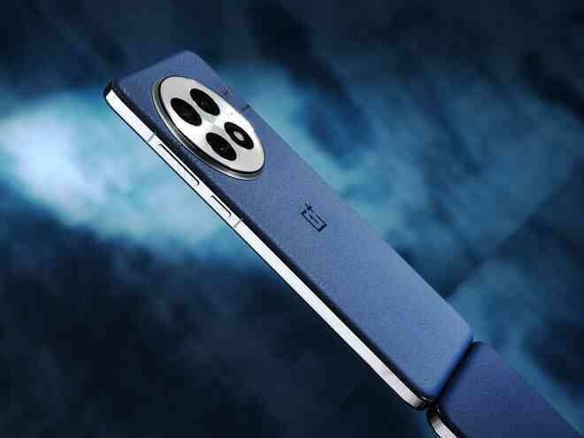 Ảnh thực tế đối thủ "nặng ký" của Xiaomi 15: Mặt lưng giả da, Snapdragon 8 Elite cực mạnh, chống nước IP69, pin 6.000mAh, giá 15,9 triệu đồng- Ảnh 28. Ảnh thực tế đối thủ "nặng ký" của Xiaomi 15: Mặt lưng giả da, Snapdragon 8 Elite cực mạnh, chống nước IP69, pin 6.000mAh, giá 15,9 triệu đồng- Ảnh 28.