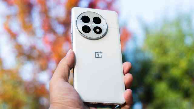 Ảnh thực tế đối thủ "nặng ký" của Xiaomi 15: Mặt lưng giả da, Snapdragon 8 Elite cực mạnh, chống nước IP69, pin 6.000mAh, giá 15,9 triệu đồng- Ảnh 5. Ảnh thực tế đối thủ "nặng ký" của Xiaomi 15: Mặt lưng giả da, Snapdragon 8 Elite cực mạnh, chống nước IP69, pin 6.000mAh, giá 15,9 triệu đồng- Ảnh 5.