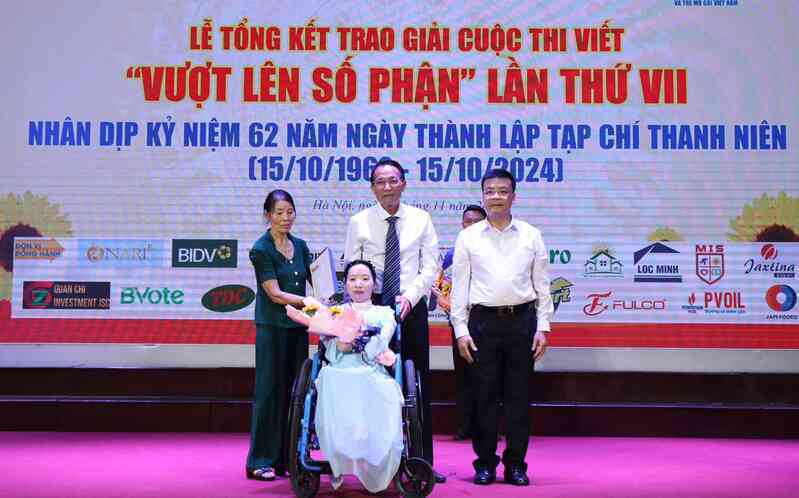 Lễ tổng kết, trao giải cuộc thi viết 'Vượt lên số phận' lần VII- Ảnh 11. Lễ tổng kết, trao giải cuộc thi viết 'Vượt lên số phận' lần VII- Ảnh 11.