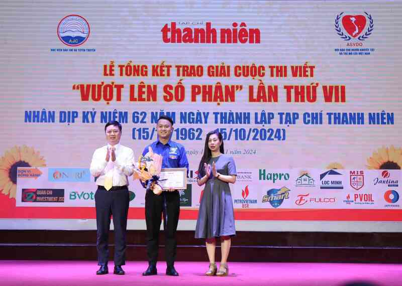 Lễ tổng kết, trao giải cuộc thi viết 'Vượt lên số phận' lần VII- Ảnh 12. Lễ tổng kết, trao giải cuộc thi viết 'Vượt lên số phận' lần VII- Ảnh 12.
