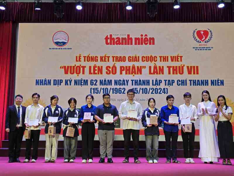 Lễ tổng kết, trao giải cuộc thi viết 'Vượt lên số phận' lần VII- Ảnh 14. Lễ tổng kết, trao giải cuộc thi viết 'Vượt lên số phận' lần VII- Ảnh 14.