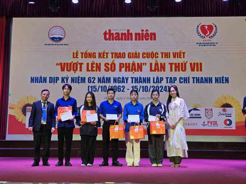 Lễ tổng kết, trao giải cuộc thi viết 'Vượt lên số phận' lần VII- Ảnh 15. Lễ tổng kết, trao giải cuộc thi viết 'Vượt lên số phận' lần VII- Ảnh 15.