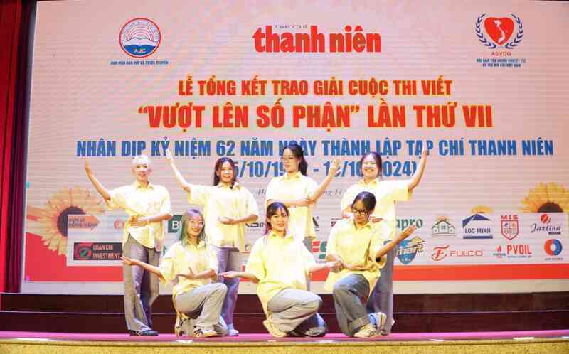 Lễ tổng kết, trao giải cuộc thi viết 'Vượt lên số phận' lần VII- Ảnh 24. Lễ tổng kết, trao giải cuộc thi viết 'Vượt lên số phận' lần VII- Ảnh 24.
