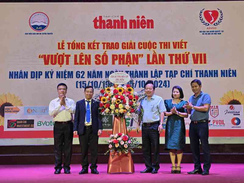 Lễ tổng kết, trao giải cuộc thi viết 'Vượt lên số phận' lần VII- Ảnh 4. Lễ tổng kết, trao giải cuộc thi viết 'Vượt lên số phận' lần VII- Ảnh 4.