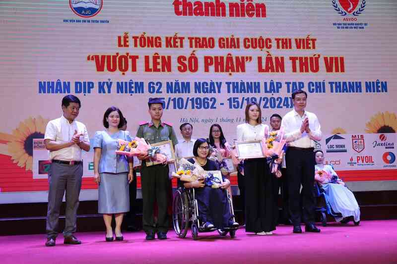Lễ tổng kết, trao giải cuộc thi viết 'Vượt lên số phận' lần VII- Ảnh 8. Lễ tổng kết, trao giải cuộc thi viết 'Vượt lên số phận' lần VII- Ảnh 8.