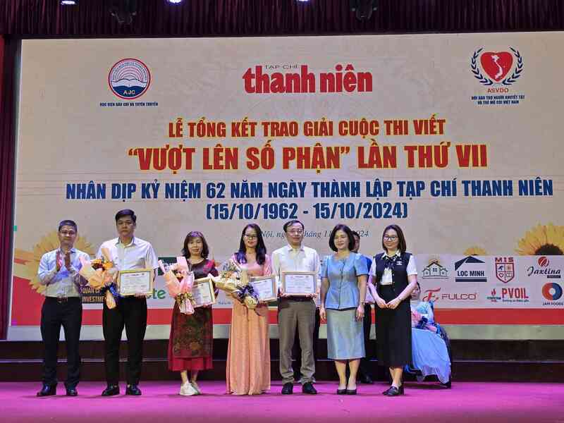 Lễ tổng kết, trao giải cuộc thi viết 'Vượt lên số phận' lần VII- Ảnh 9. Lễ tổng kết, trao giải cuộc thi viết 'Vượt lên số phận' lần VII- Ảnh 9.