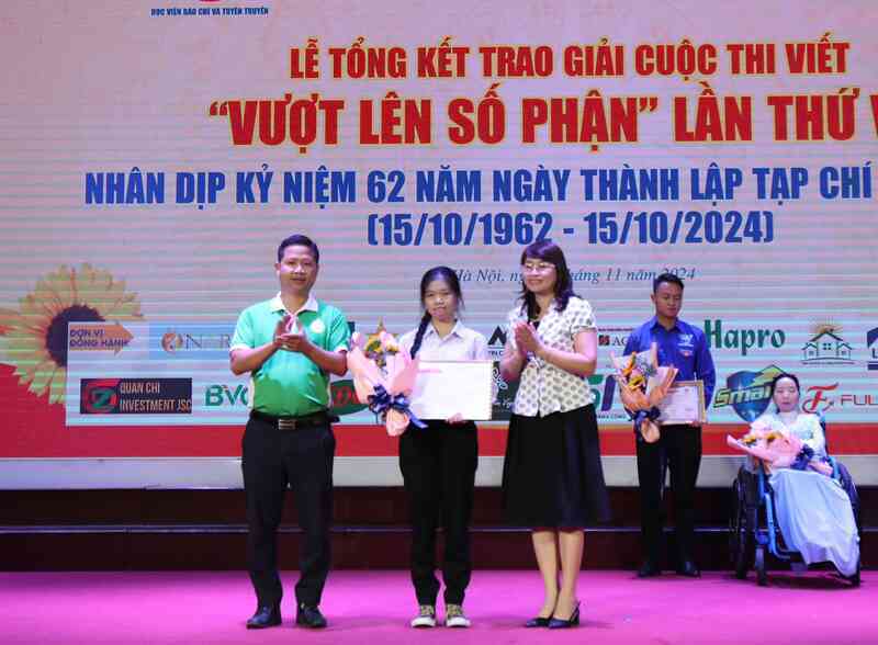 Lễ tổng kết, trao giải cuộc thi viết 'Vượt lên số phận' lần VII- Ảnh 10. Lễ tổng kết, trao giải cuộc thi viết 'Vượt lên số phận' lần VII- Ảnh 10.