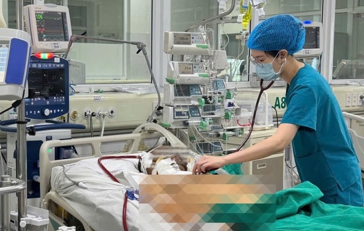 Nam công nhân lái máy xúc nhiễm 'vi khuẩn ăn thịt người'