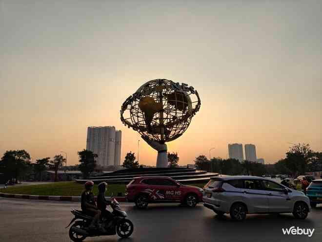 Trên tay OPPO Find X8: Hiệu năng cực mạnh, 3 camera Hasselblad 50MP, màn hình nhỏ, pin to, sạc đầy trong 43 phút- Ảnh 18. Trên tay OPPO Find X8: Hiệu năng cực mạnh, 3 camera Hasselblad 50MP, màn hình nhỏ, pin to, sạc đầy trong 43 phút- Ảnh 18.
