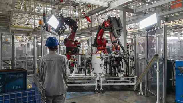 Trung Quốc đưa robot Trung Quốc đưa robot