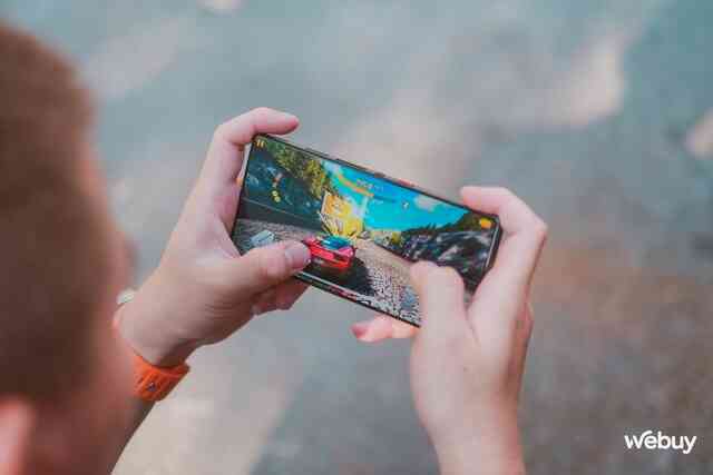 Điện thoại gaming năm 2024 hóa ra trông như thế này: Thiết kế vuông góc cạnh, mặt lưng đổi màu, pin khủng 7.050mAh, có cả camera ẩn dưới màn hình- Ảnh 23. Điện thoại gaming năm 2024 hóa ra trông như thế này: Thiết kế vuông góc cạnh, mặt lưng đổi màu, pin khủng 7.050mAh, có cả camera ẩn dưới màn hình- Ảnh 23.