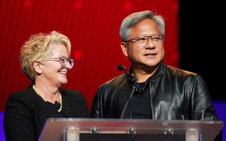 Đưa ra một lời hứa không thể chối từ, đây là cách CEO Jensen Huang chinh phục được người vợ của mình