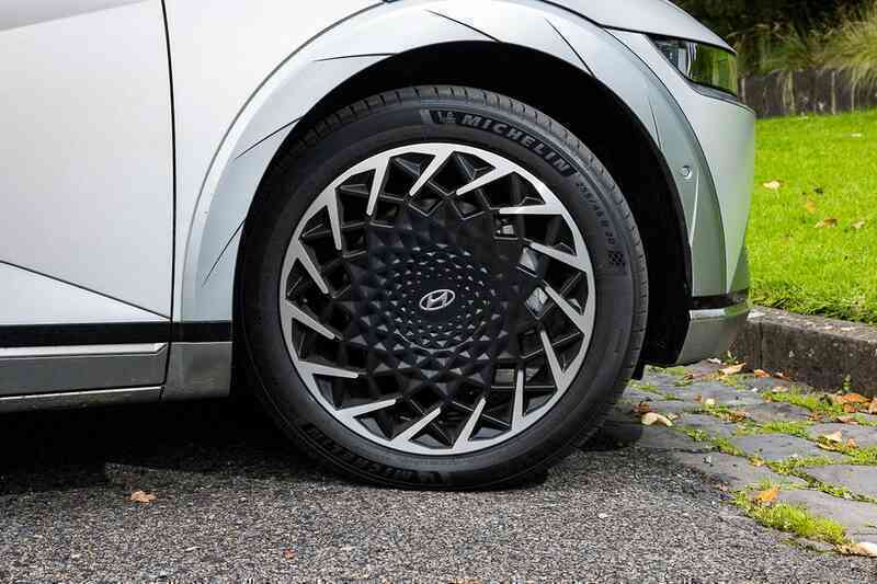 Michelin dùng vỏ trấu làm lốp xe, khách Việt sắp có thêm dòng lốp êm thế hệ mới- Ảnh 7. Michelin dùng vỏ trấu làm lốp xe, khách Việt sắp có thêm dòng lốp êm thế hệ mới- Ảnh 7.