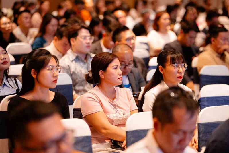 Bức tranh tiêu dùng TMĐT mới nhất: Nhóm khách hàng chính đã ngoài 30, thu nhập hộ gia đình trên 15 triệu, mua hàng thiết yếu để “tích trữ”- Ảnh 4. Bức tranh tiêu dùng TMĐT mới nhất: Nhóm khách hàng chính đã ngoài 30, thu nhập hộ gia đình trên 15 triệu, mua hàng thiết yếu để “tích trữ”- Ảnh 4.