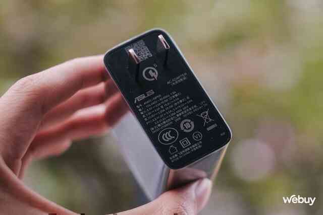Trên tay ROG Phone 9: "Vũ khí tối thượng" của game thủ di động, giá 18 triệu đồng- Ảnh 20. Trên tay ROG Phone 9: "Vũ khí tối thượng" của game thủ di động, giá 18 triệu đồng- Ảnh 20.
