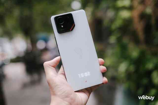 Trên tay ROG Phone 9: "Vũ khí tối thượng" của game thủ di động, giá 18 triệu đồng- Ảnh 3. Trên tay ROG Phone 9: "Vũ khí tối thượng" của game thủ di động, giá 18 triệu đồng- Ảnh 3.