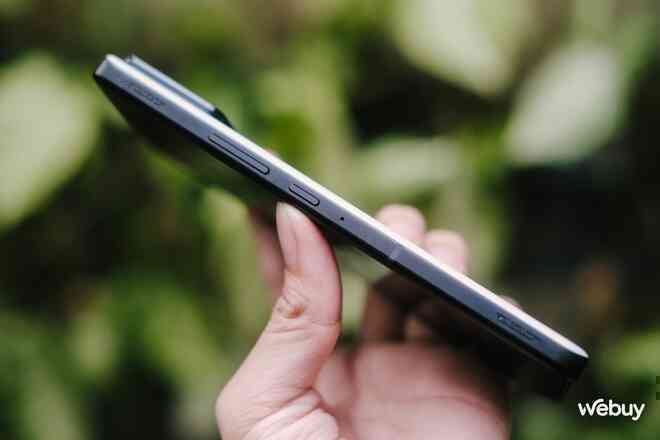 Trên tay ROG Phone 9: "Vũ khí tối thượng" của game thủ di động, giá 18 triệu đồng- Ảnh 7. Trên tay ROG Phone 9: "Vũ khí tối thượng" của game thủ di động, giá 18 triệu đồng- Ảnh 7.