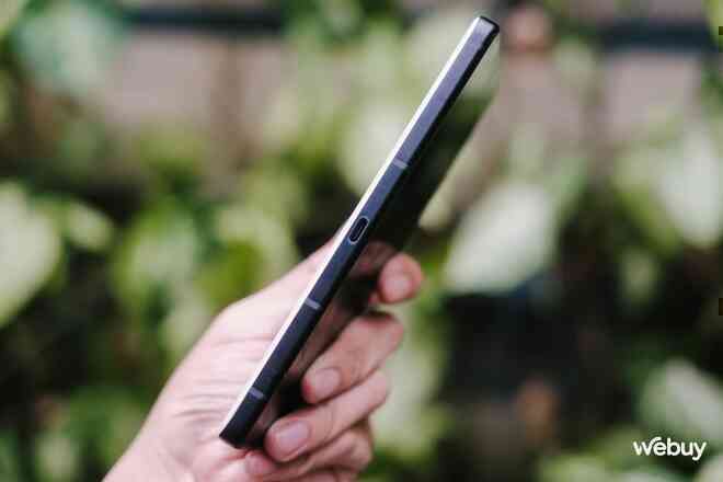 Trên tay ROG Phone 9: "Vũ khí tối thượng" của game thủ di động, giá 18 triệu đồng- Ảnh 8. Trên tay ROG Phone 9: "Vũ khí tối thượng" của game thủ di động, giá 18 triệu đồng- Ảnh 8.