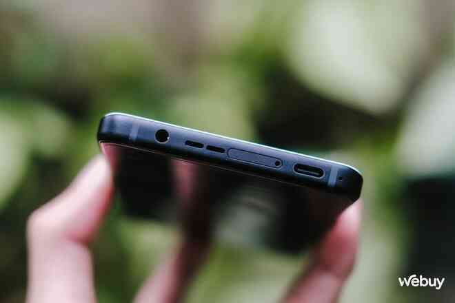 Trên tay ROG Phone 9: "Vũ khí tối thượng" của game thủ di động, giá 18 triệu đồng- Ảnh 9. Trên tay ROG Phone 9: "Vũ khí tối thượng" của game thủ di động, giá 18 triệu đồng- Ảnh 9.