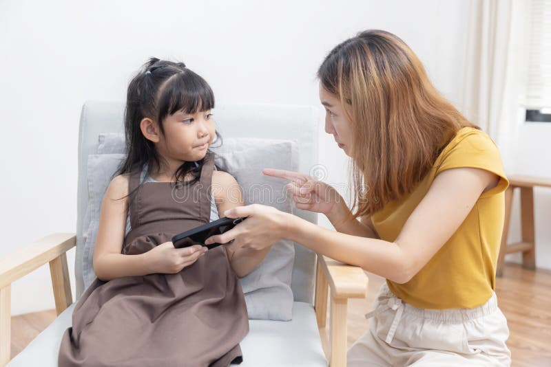Khi bạn ốm, mẹ bạn bảo đó là do bạn chơi điện thoại quá nhiều: Liệu điều đó có đúng?